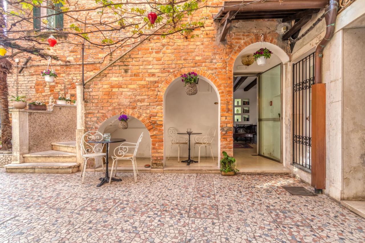 Hotel Casa Boccassini Venesia Bagian luar foto