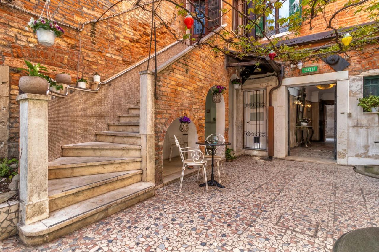 Hotel Casa Boccassini Venesia Bagian luar foto