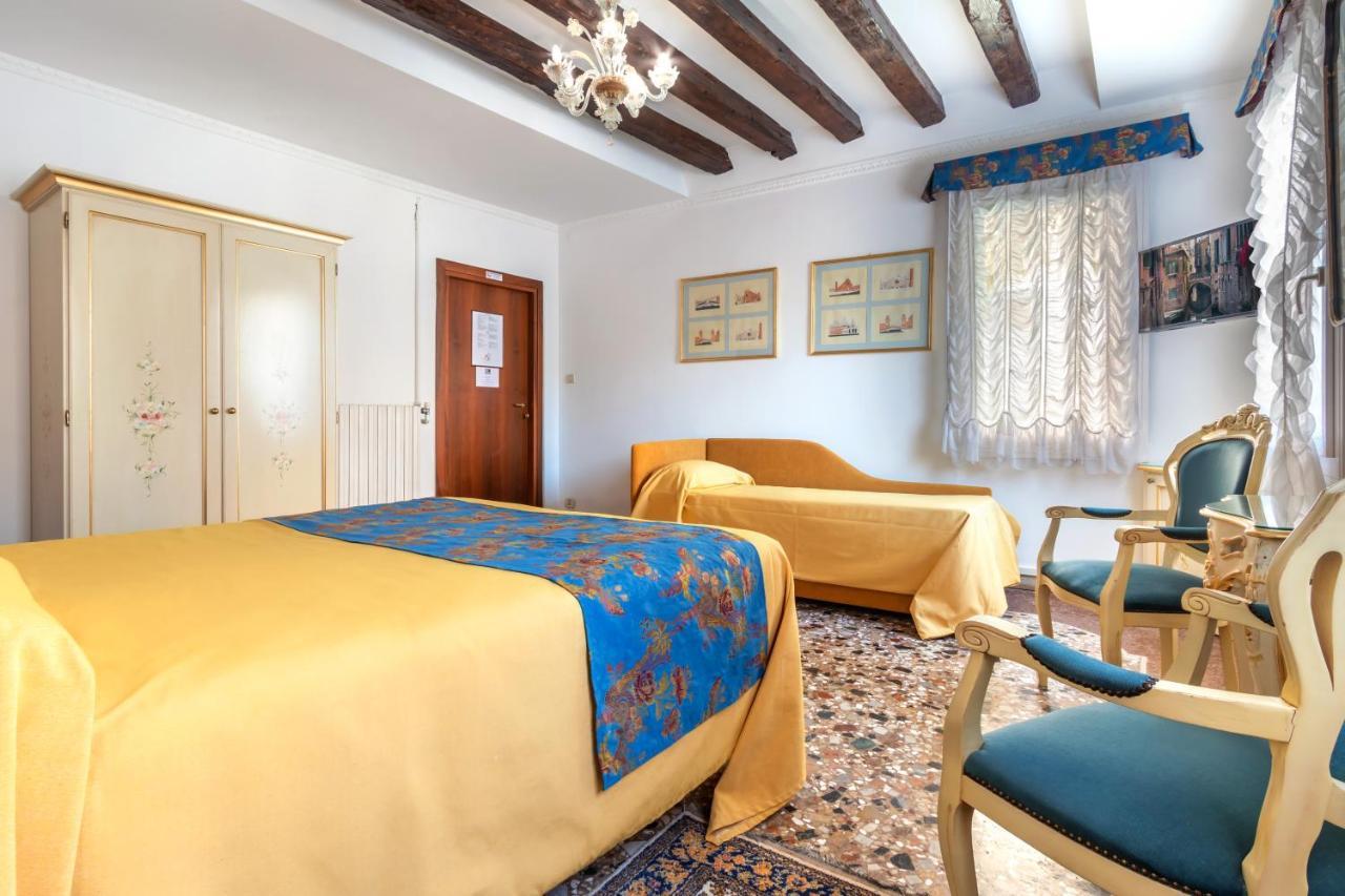 Hotel Casa Boccassini Venesia Bagian luar foto