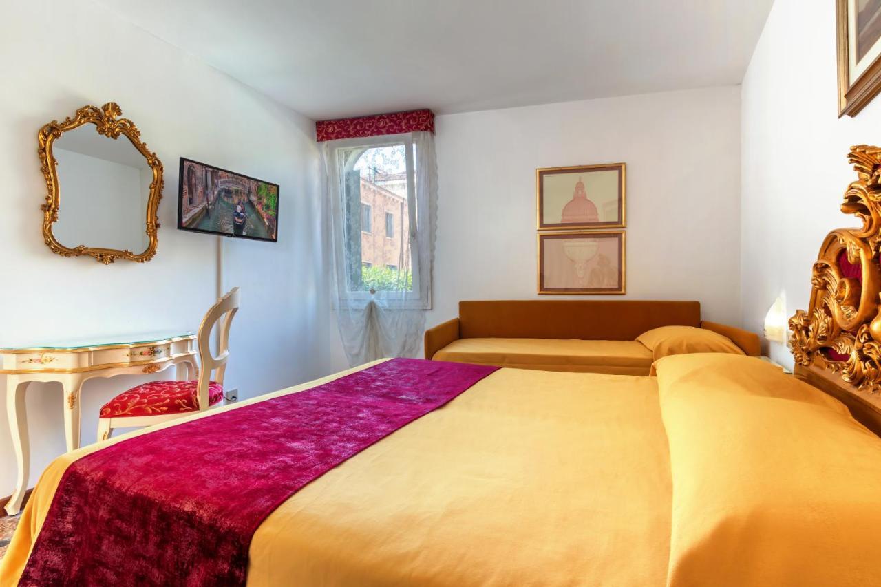 Hotel Casa Boccassini Venesia Bagian luar foto